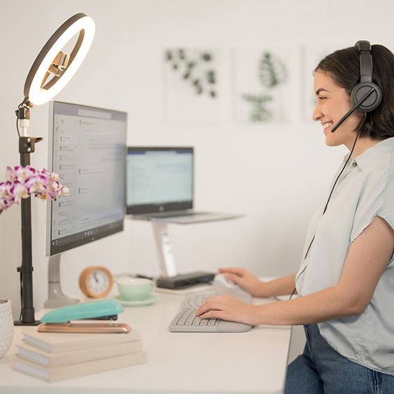 Woman having a conference wearing the H3000 headsets.