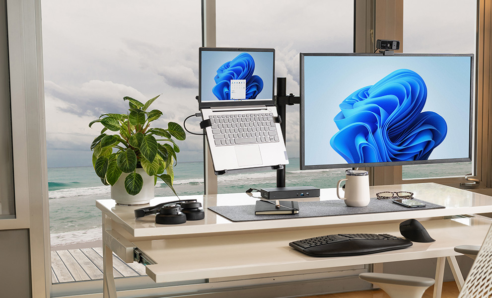 House desktop with various Kensington gadgets on it.